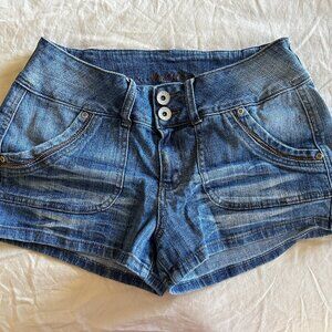 Ladies Mudd Jeans Shorts Size 11 98% Cotton 2% Spandex Spring Summer Travel